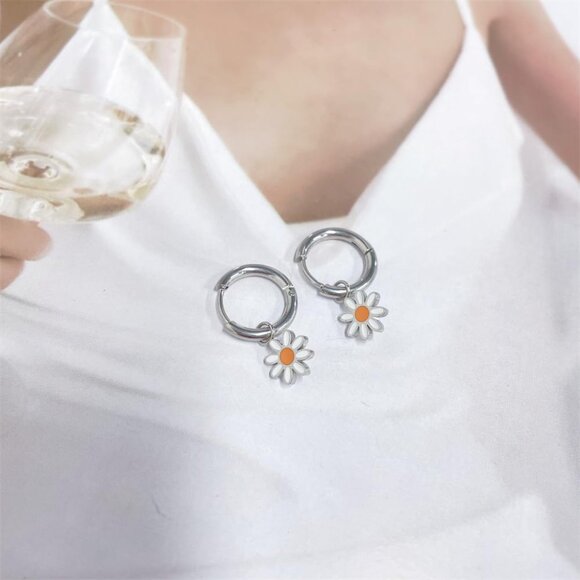 Daisy Small Hoop Flower Charm Earrings for Women - Hypoallergenic Stainless Stee - Picture 4 of 6